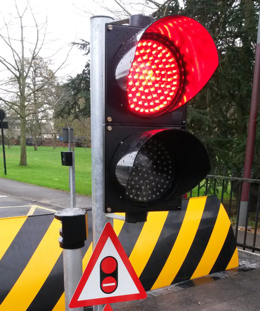 Traffic Lights for road blockers and barriers