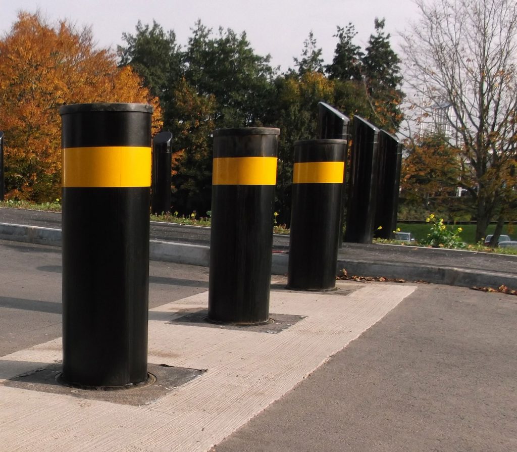 SB970CR bollards - PAS 68 impact tested active bollards