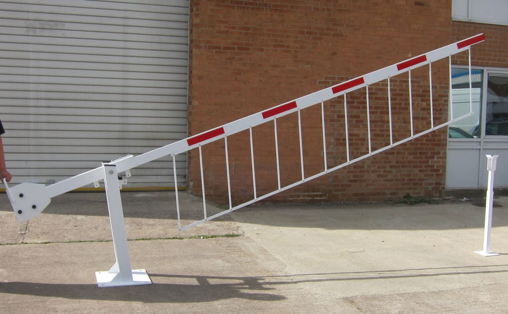 Manual barrier with drop skirt